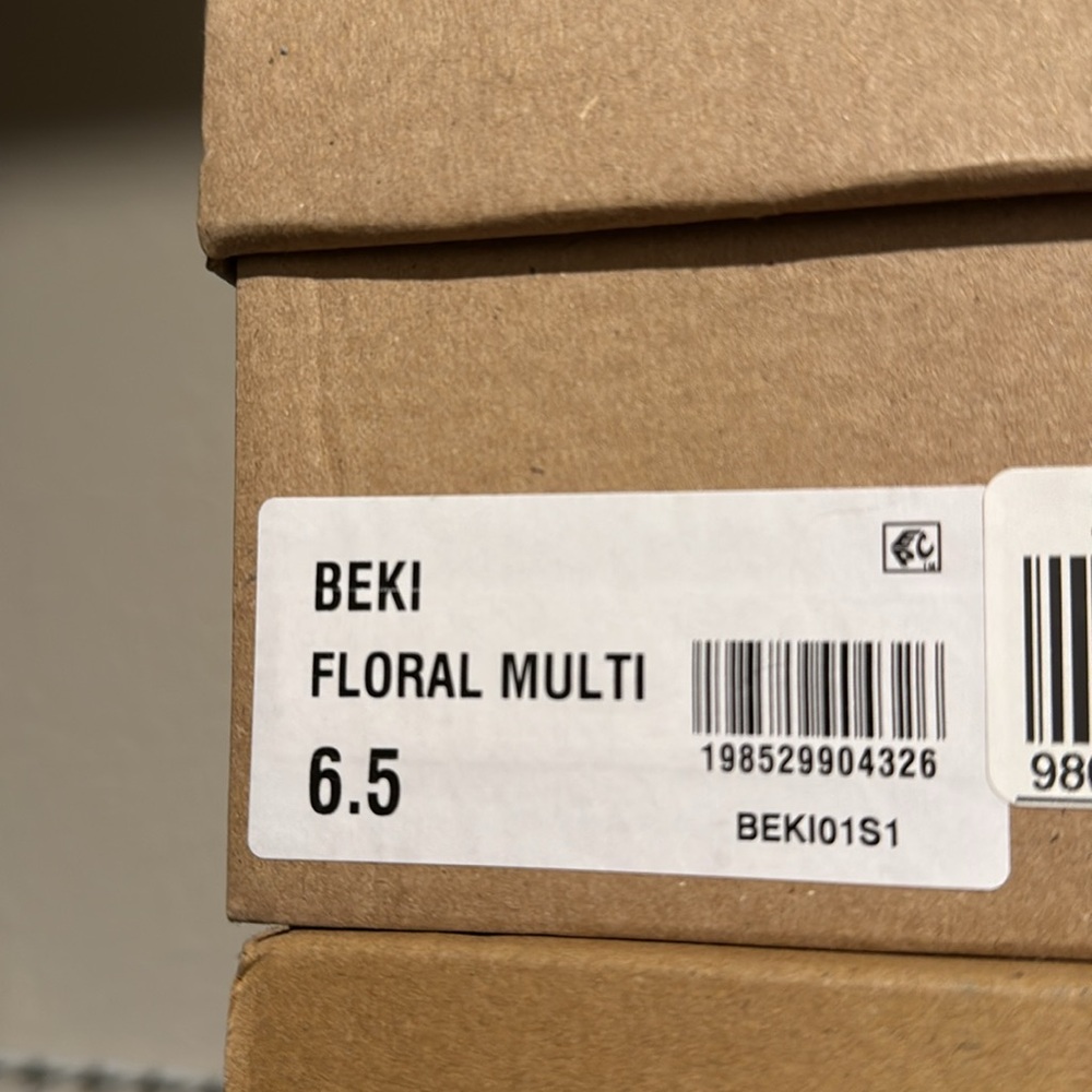 Steve Madden Beki Floral Multi Flare-Heel Sandals (size 6 1/2 and 7 available) - Picture 7 of 8